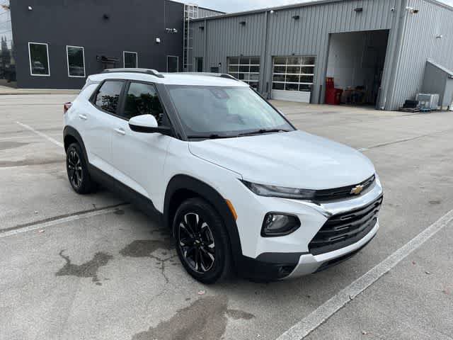 Used 2022 Chevrolet TrailBlazer LT w/ Confidence II Package FWD image 2