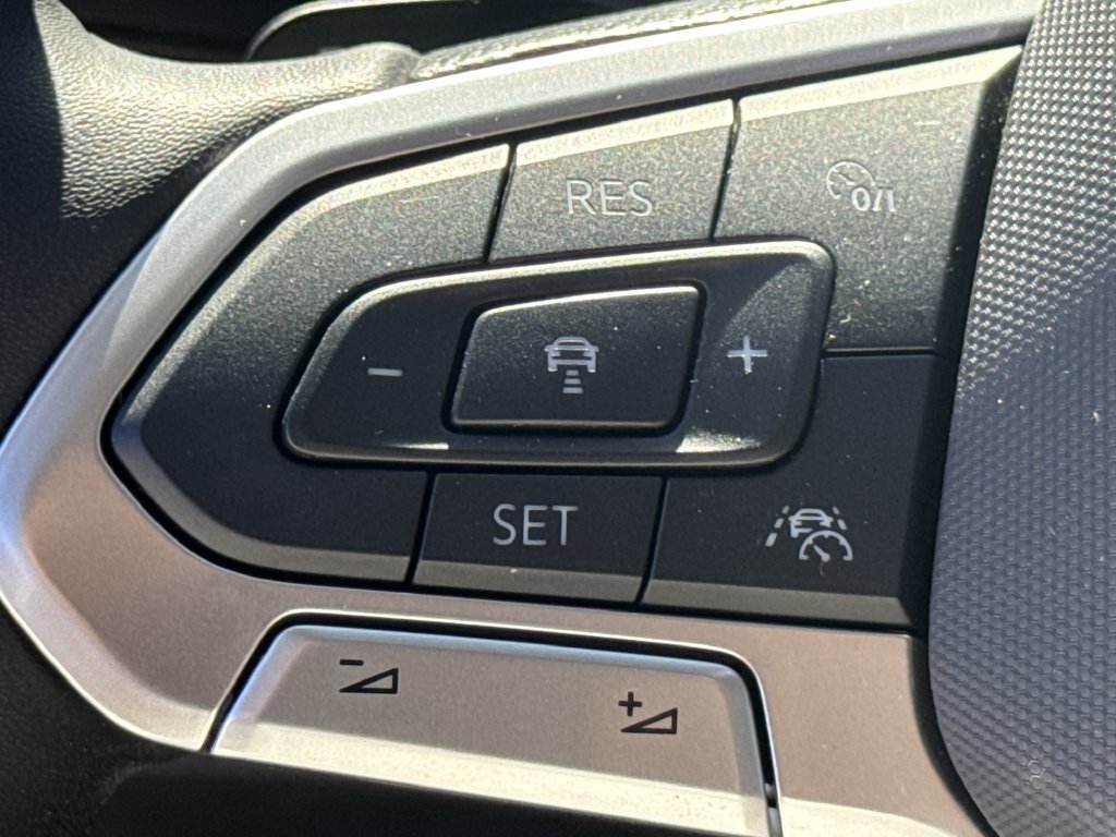 Used 2024 Volkswagen Atlas Peak Edition SE AWD/4WD image 25