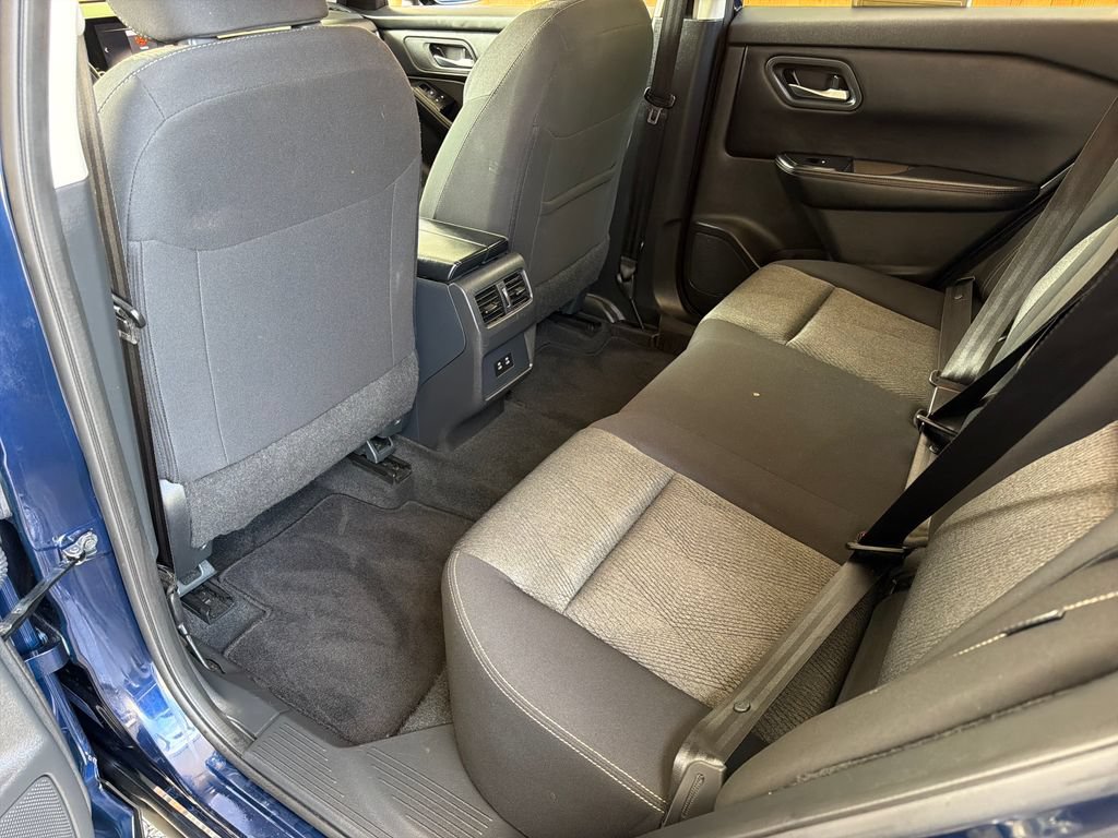 Used 2024 Nissan Rogue SV AWD/4WD image 29