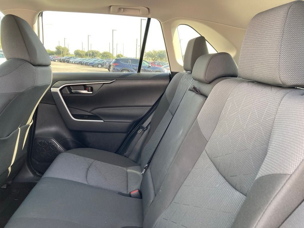 Used 2024 Toyota RAV4 XLE w/ Convenience Package FWD image 11