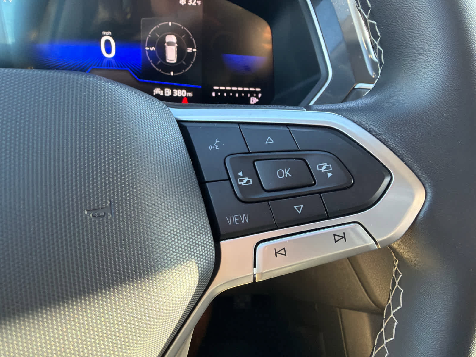 Used 2024 Volkswagen Tiguan SE image 29