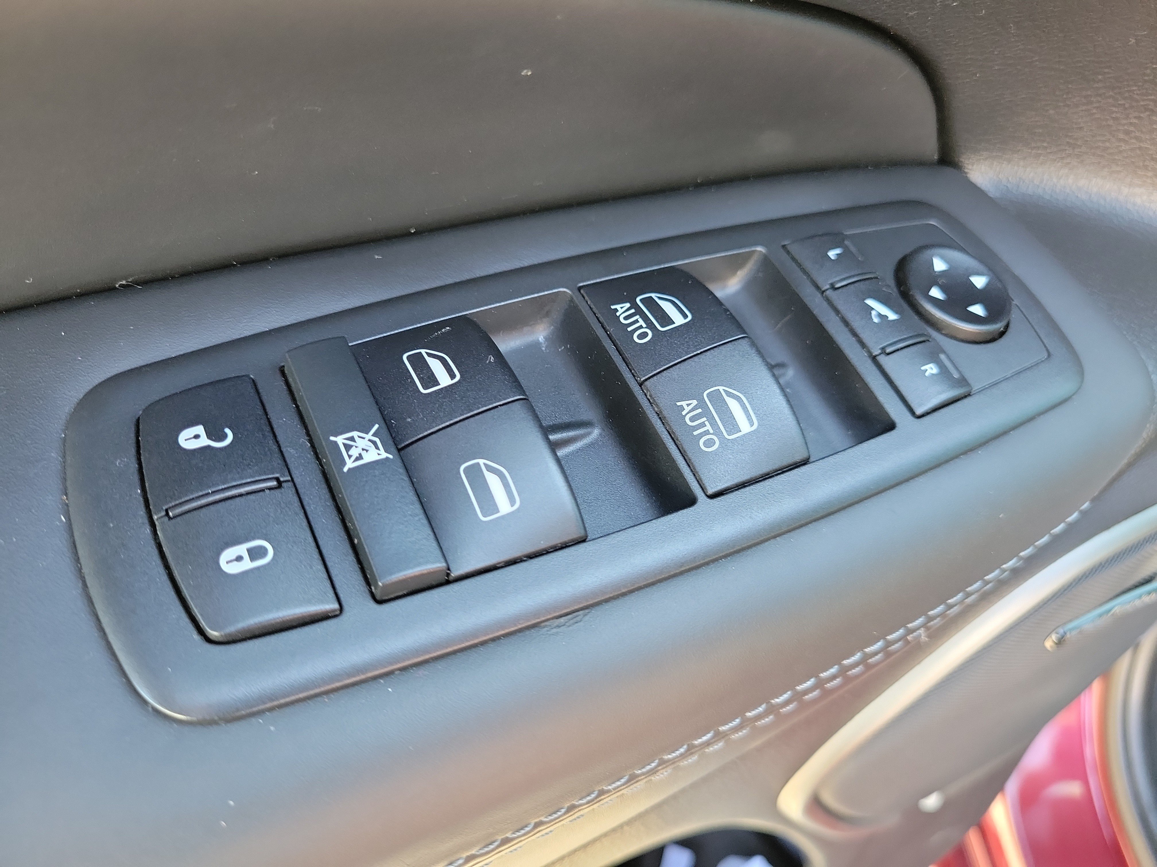 Used 2019 Jeep Grand Cherokee Overland AWD/4WD image 20