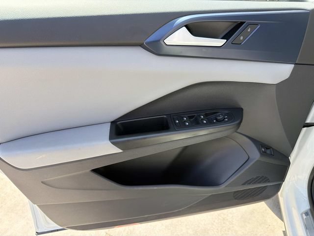 Certified 2023 Volkswagen Taos SE w/ Panoramic Sunroof Package FWD image 13