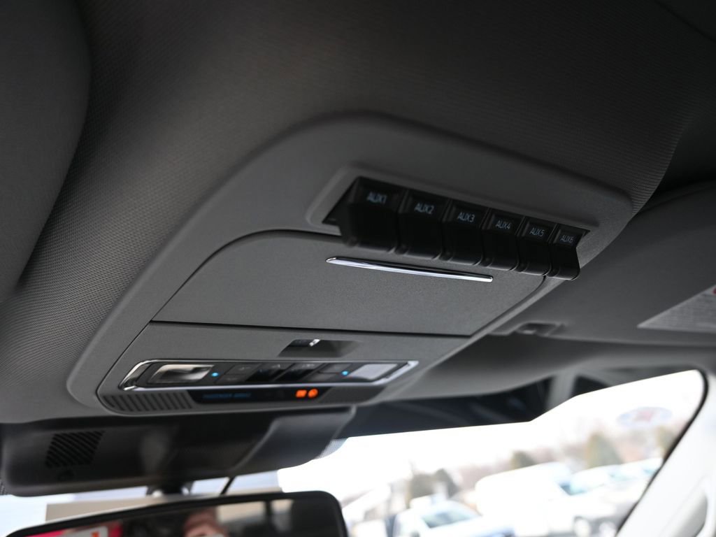 New 2026 Ford F250 Lariat w/ Black Appearance Package image 31