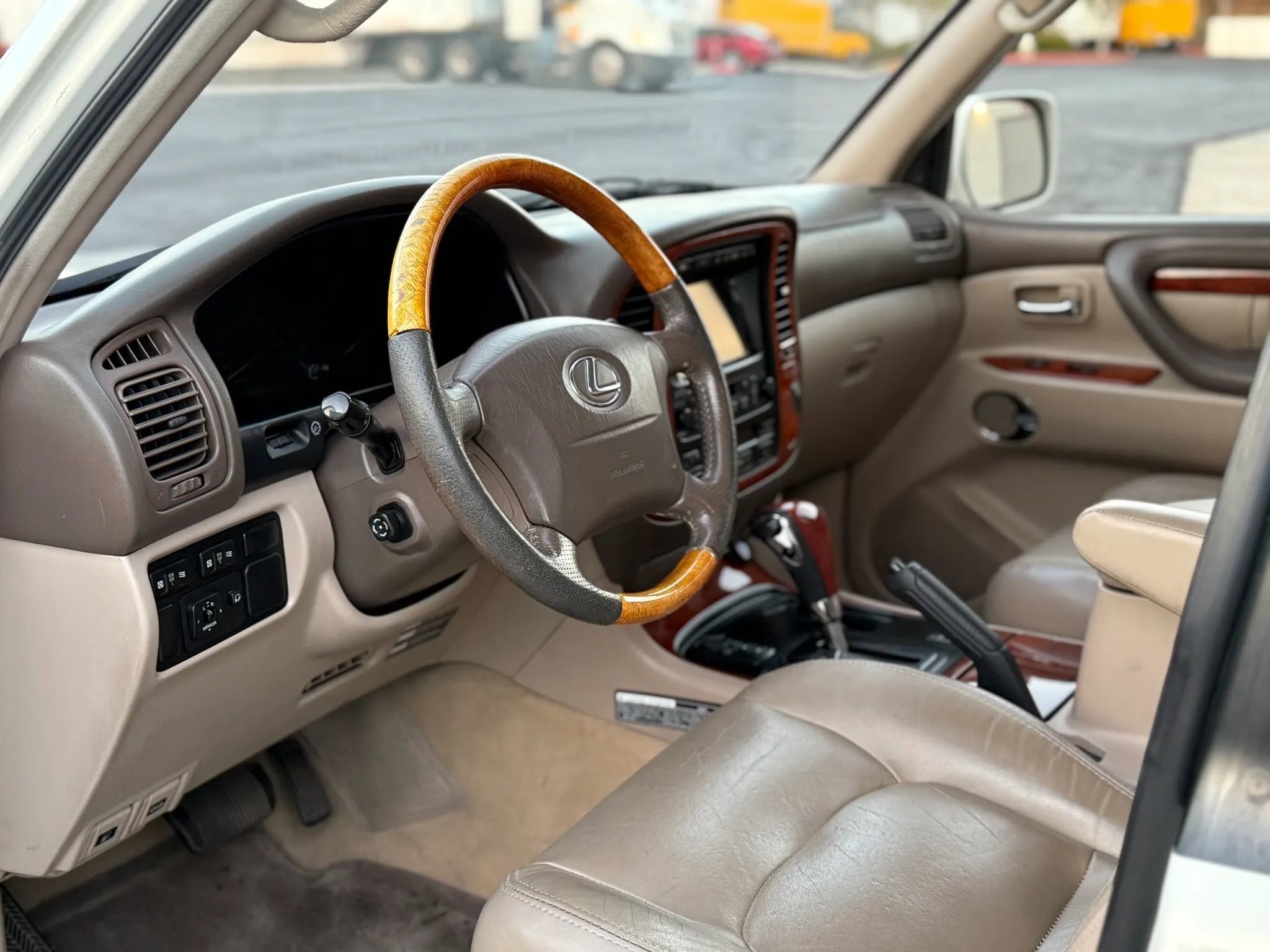 Used 2002 Lexus LX 470 4WD image 31
