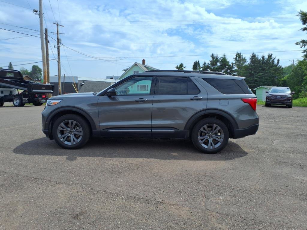 Used 2023 Ford Explorer XLT w/ Equipment Group 202A AWD/4WD image 2
