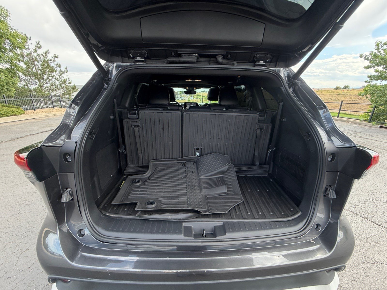 Used 2021 Toyota Highlander XSE AWD/4WD image 32