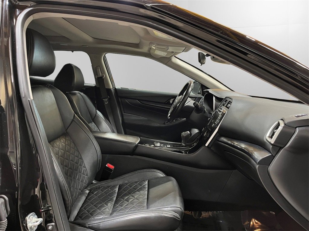 Used 2023 Nissan Maxima Platinum image 14