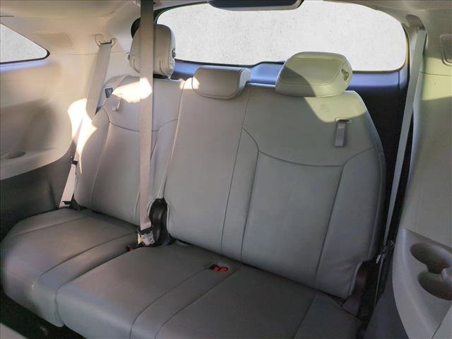 Used 2024 Toyota Sienna XLE w/ XLE Plus Package FWD image 21