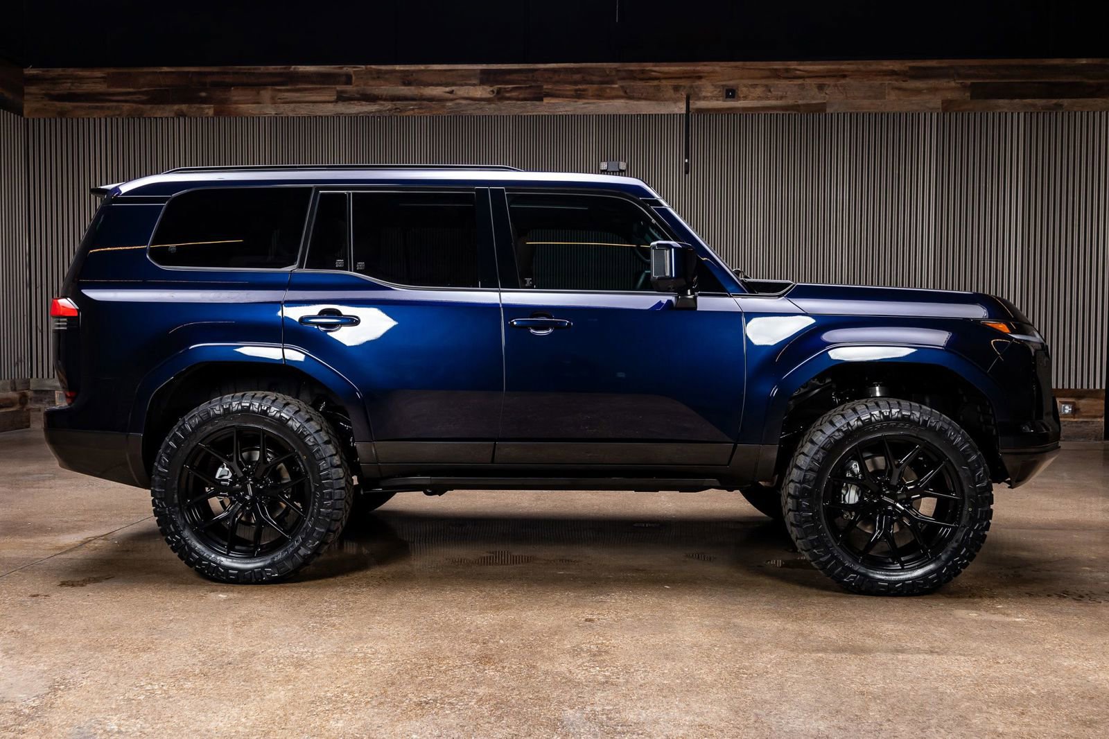 Used 2025 Lexus GX 550 w/ Accessory Package (2T) image 11