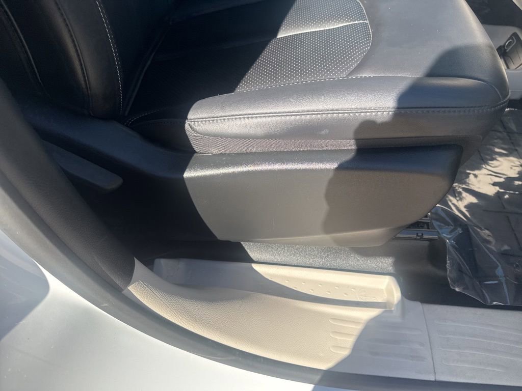 Used 2024 Chrysler Pacifica Touring-L image 21