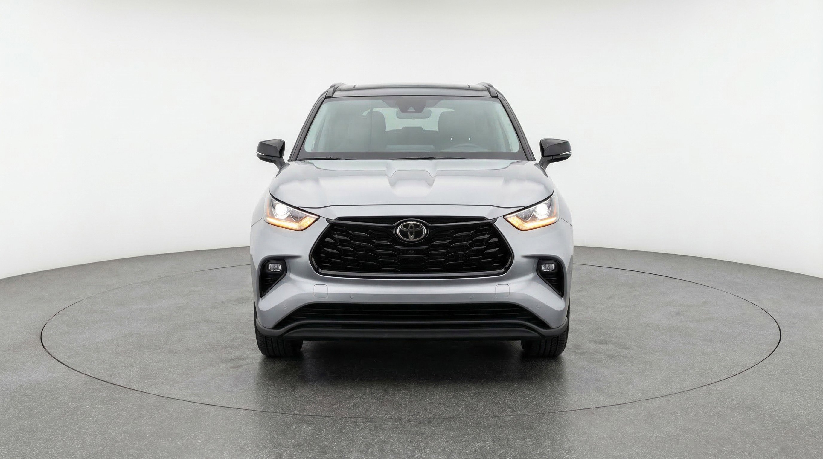 Used 2025 Toyota Highlander XSE image 2