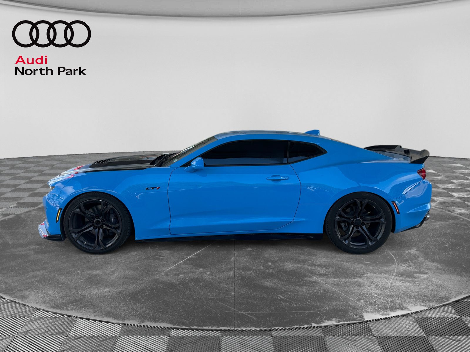 Used 2023 Chevrolet Camaro LT w/ Technology Package RWD image 2