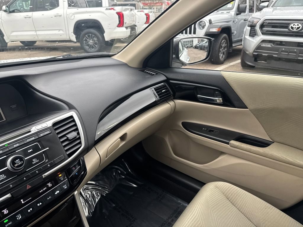Used 2016 Honda Accord LX image 28