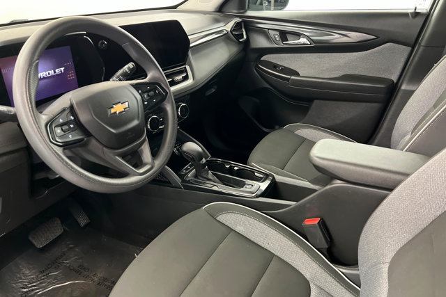 Used 2024 Chevrolet TrailBlazer LT FWD image 16