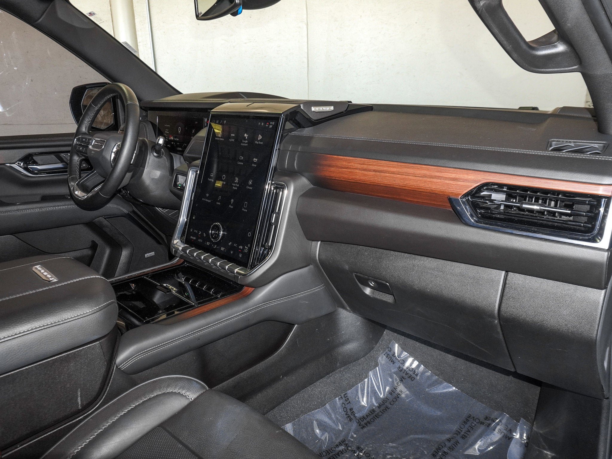 Used 2025 GMC Yukon Denali image 39