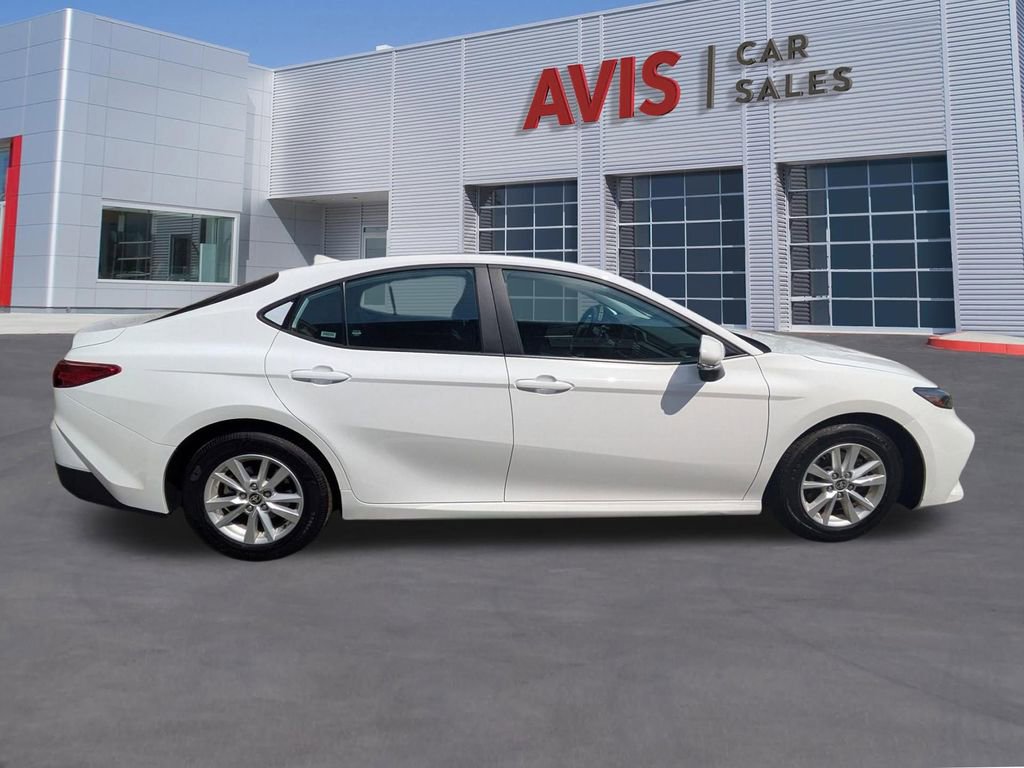 Used 2025 Toyota Camry LE image 5