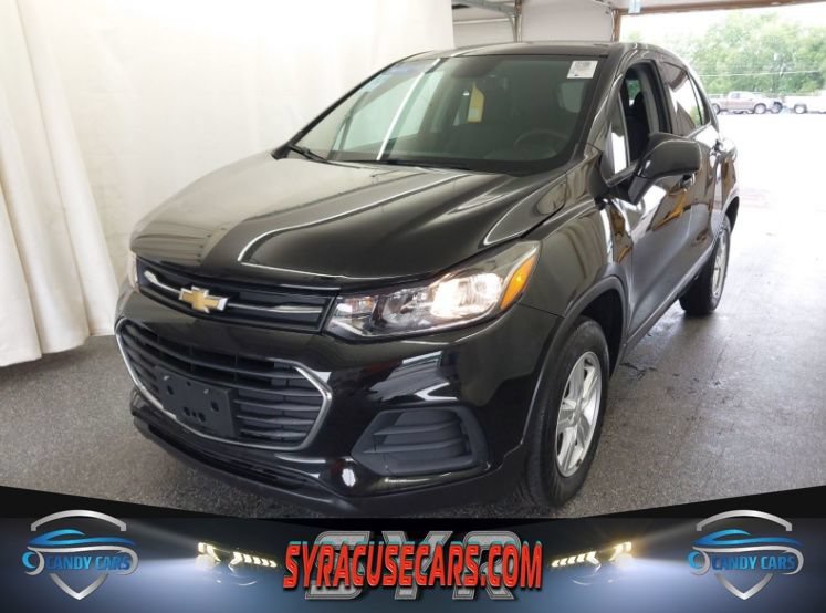 Used 2022 Chevrolet Trax LS w/ Tint and Cruise Package AWD/4WD image 1
