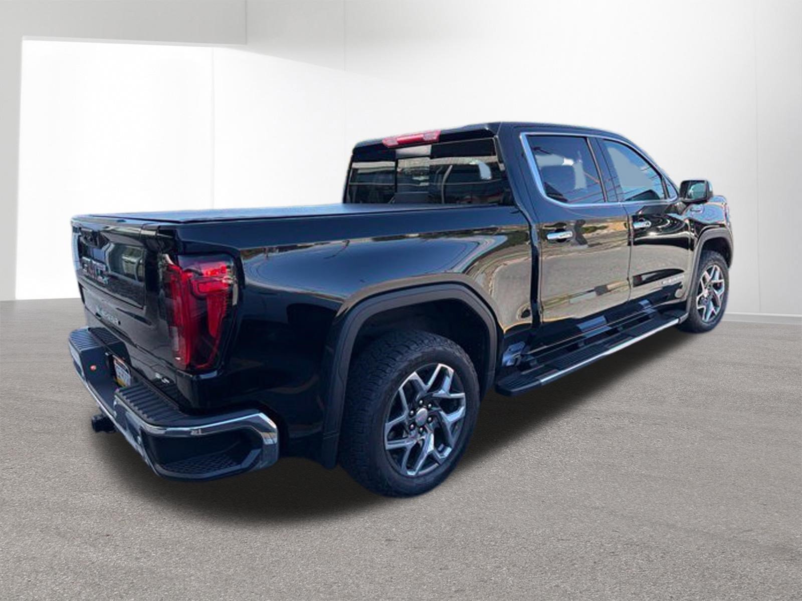 Used 2024 GMC Sierra 1500 SLT w/ SLT Premium Plus Package AWD/4WD image 29