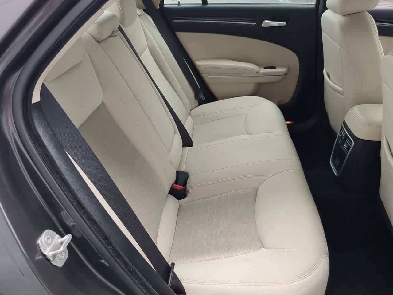 Used 2023 Chrysler 300 Touring w/ Safetytec Plus Group RWD image 20