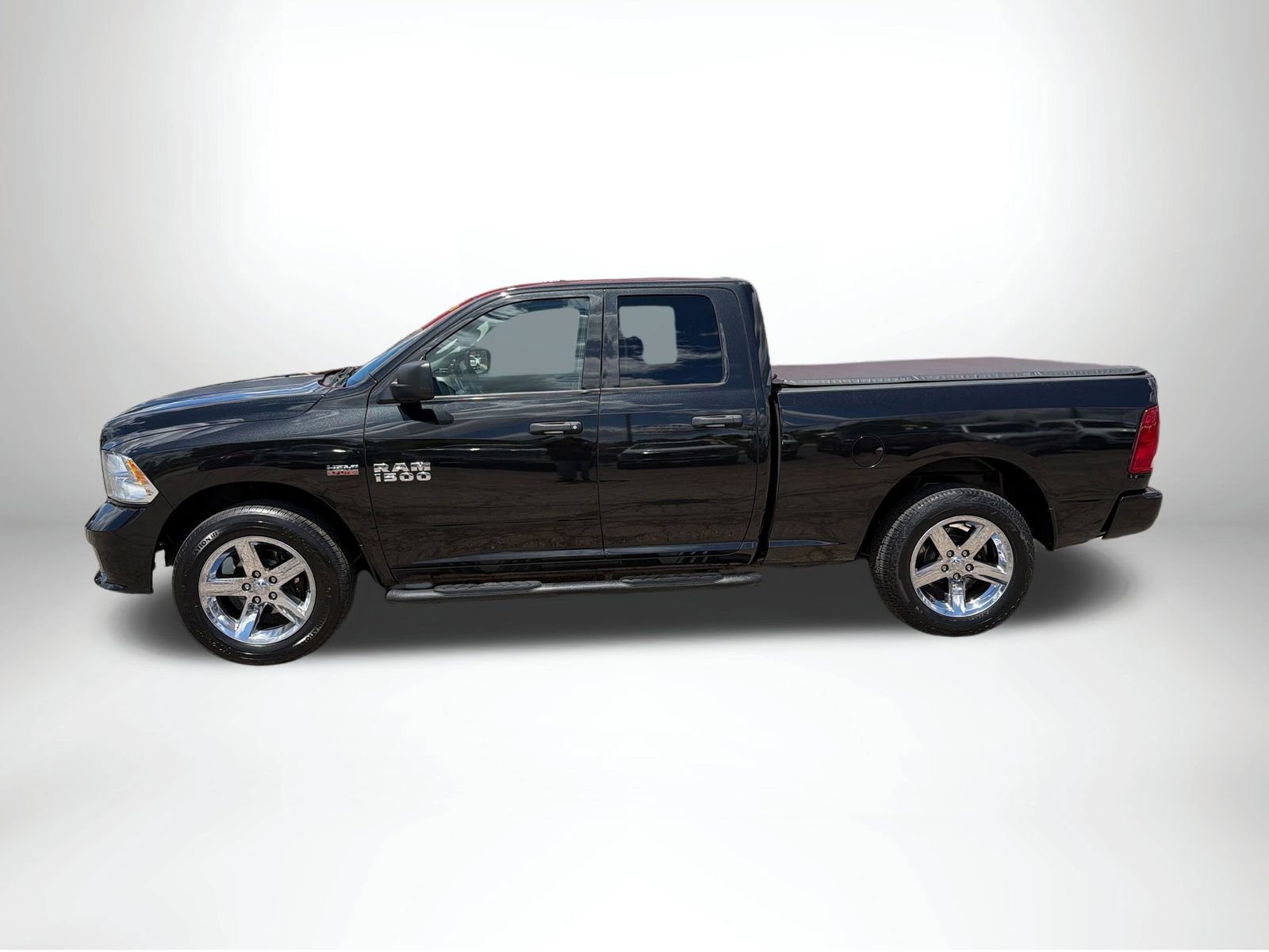 Used 2017 RAM 1500 Express AWD/4WD image 3