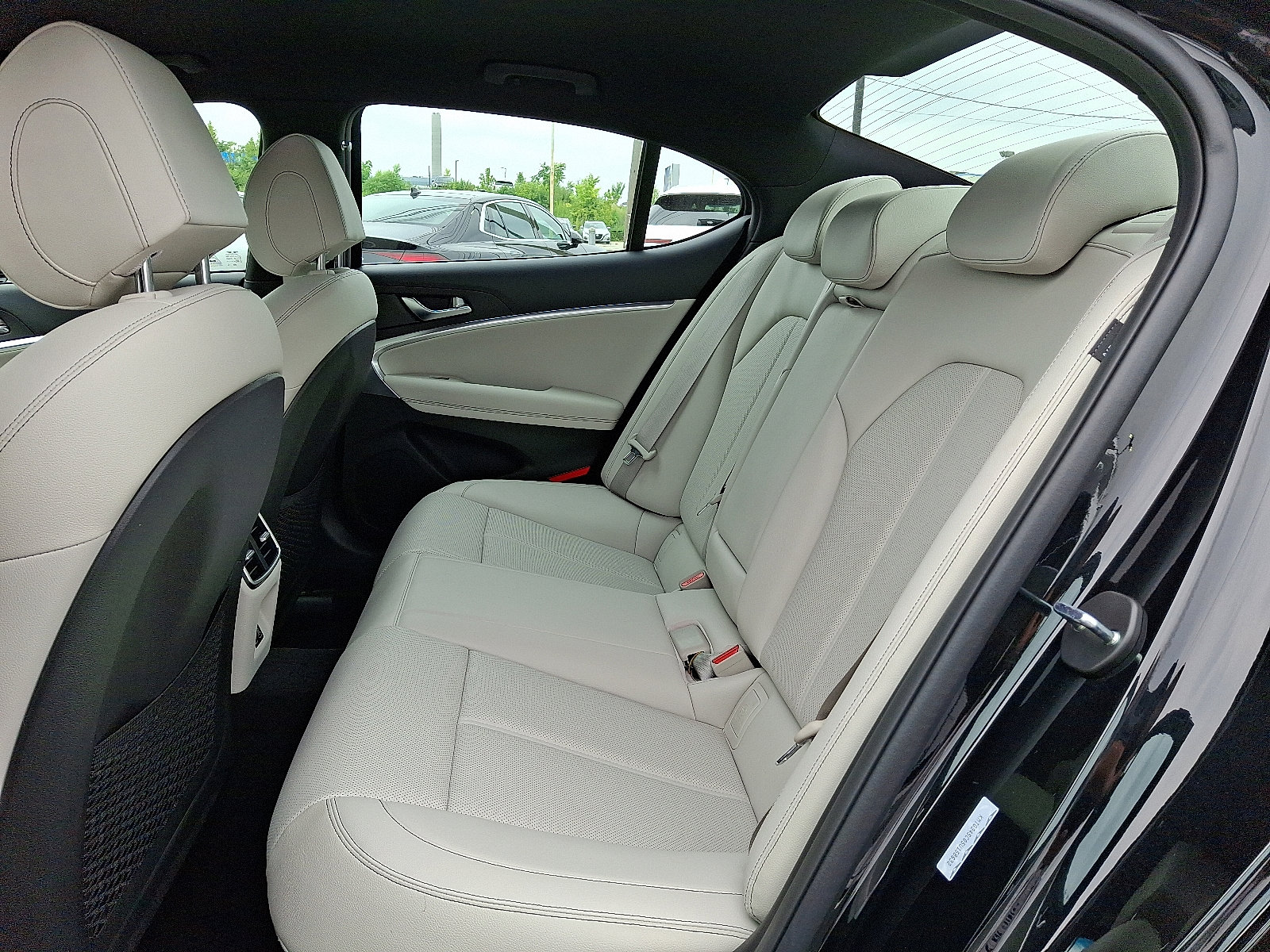 Used 2025 Genesis G70 2.5T image 10