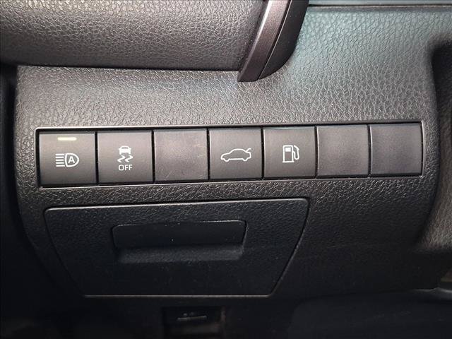 Used 2018 Toyota Camry LE FWD image 16
