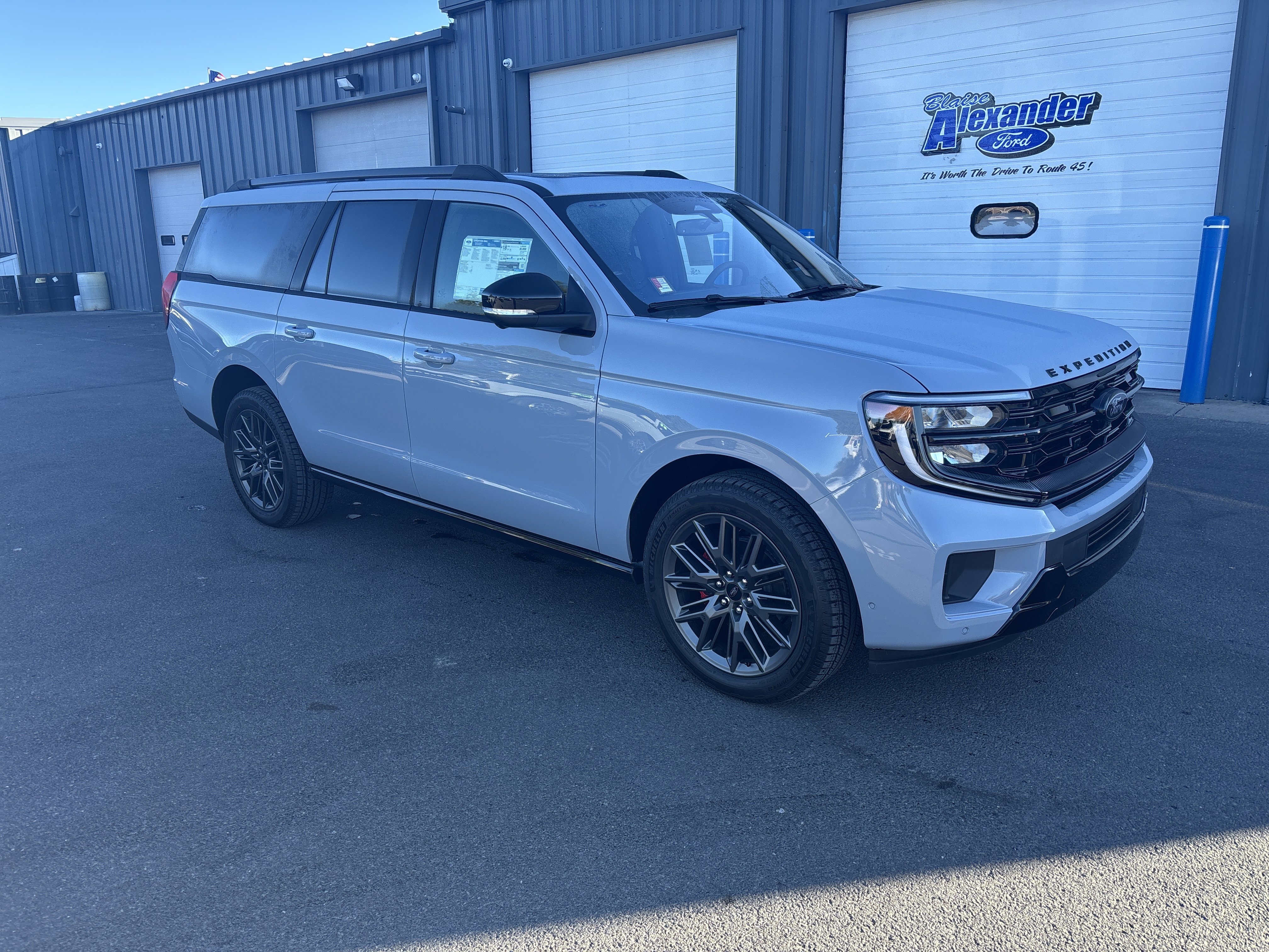 New 2025 Ford Expedition Max Platinum w/ Stealth Performance Package