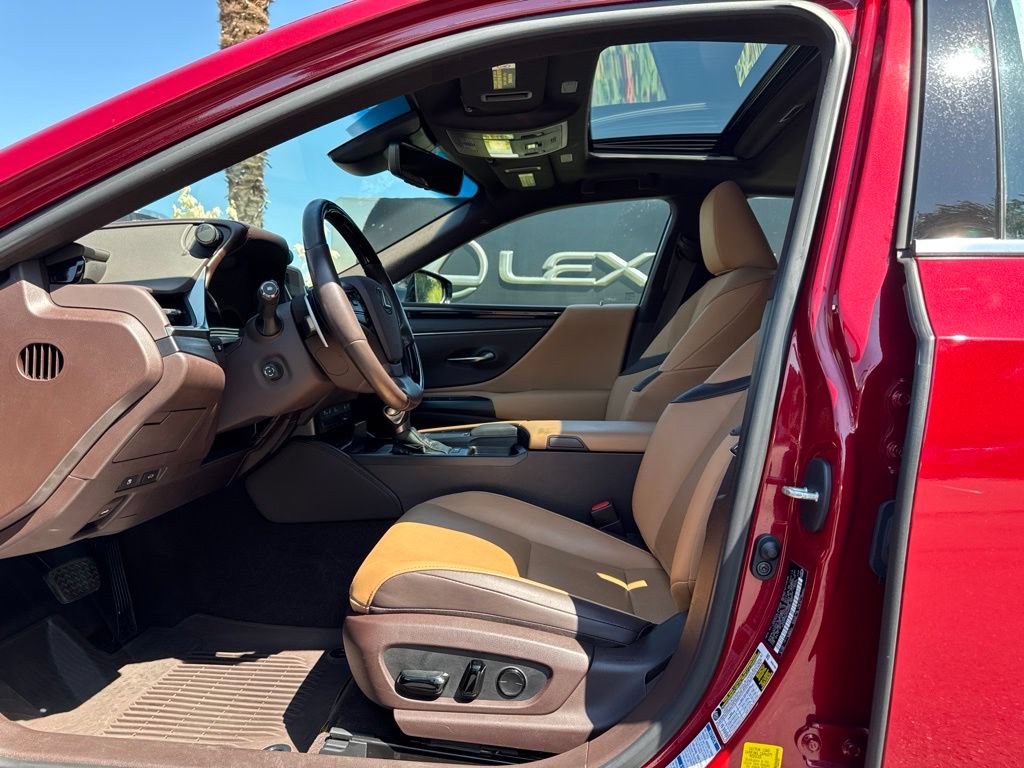 Certified 2021 Lexus ES 250 w/ Premium Package AWD/4WD image 4