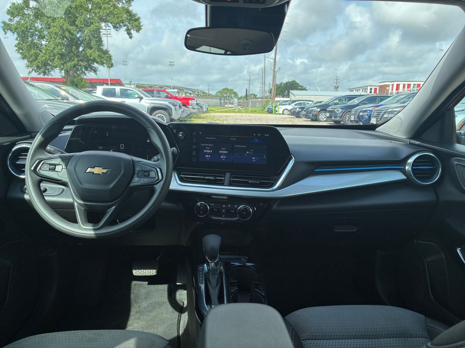 Used 2025 Chevrolet Trax LT FWD image 28