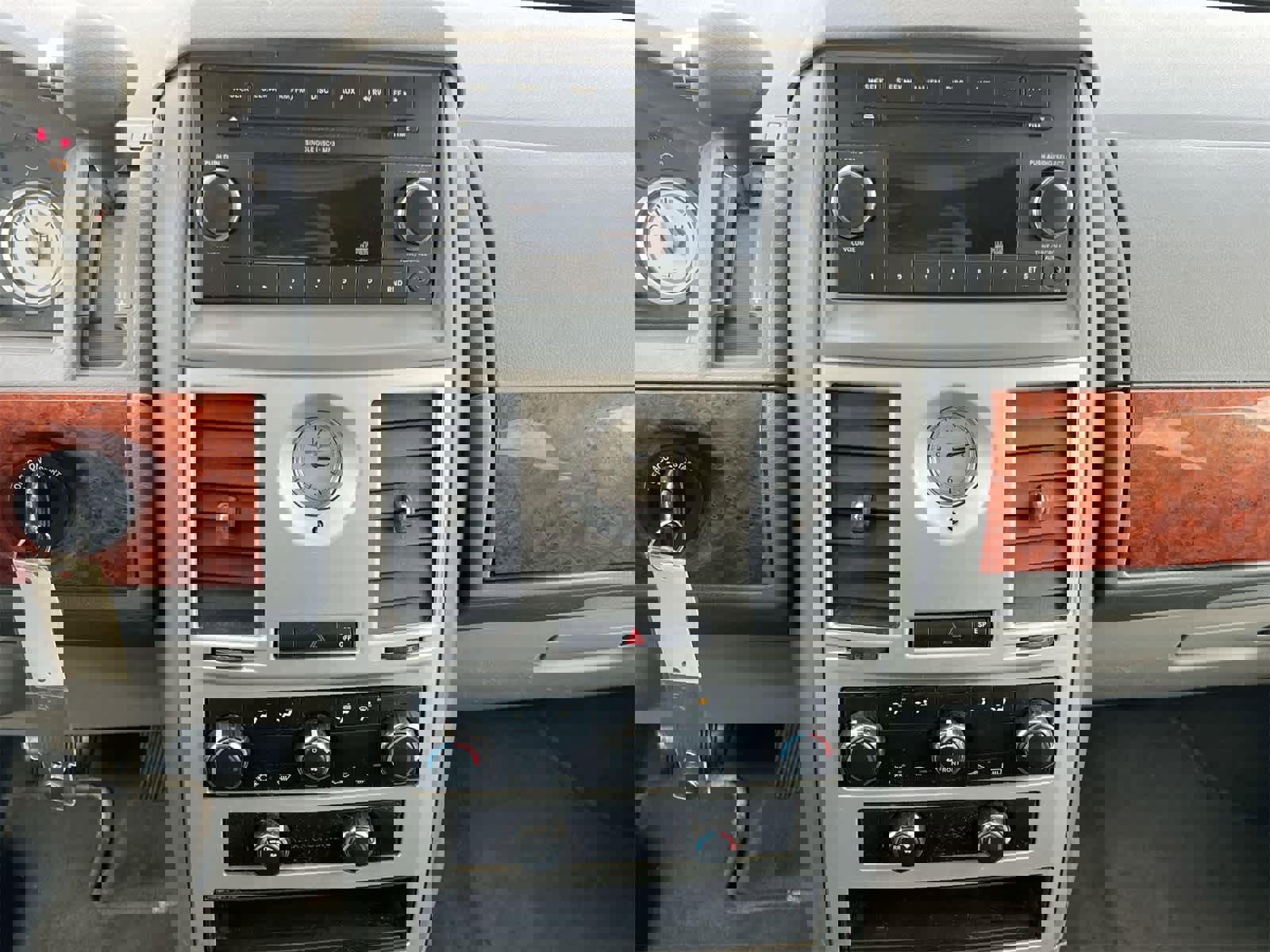 Used 2009 Chrysler Town & Country LX image 24