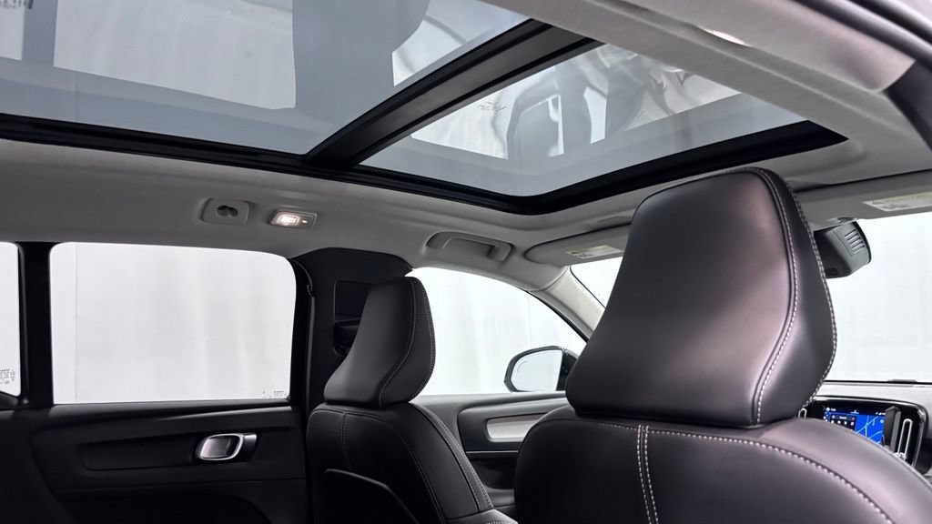 Certified 2026 Volvo XC40 B5 Plus AWD/4WD image 26