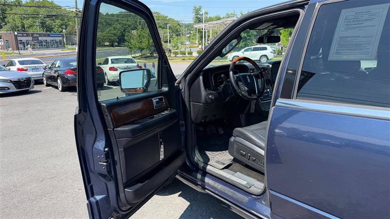 Used 2016 Lincoln Navigator L Select AWD/4WD image 18