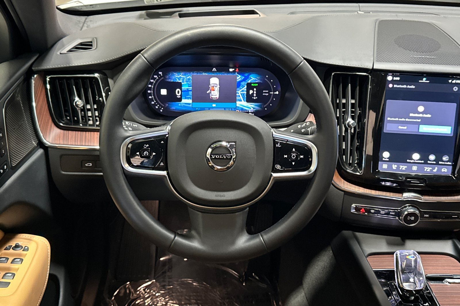 Certified 2024 Volvo XC60 T8 Ultimate w/ Protection Package Premier AWD/4WD image 17