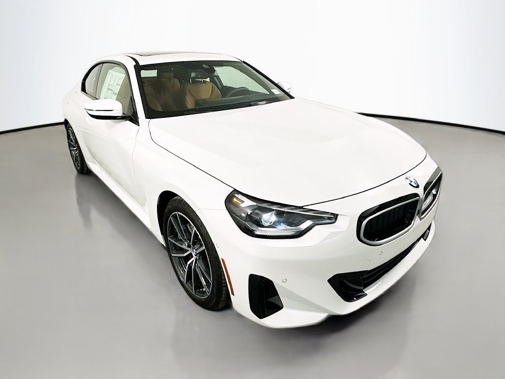 Used 2026 BMW 230i Coupe w/ Convenience Package RWD image 3