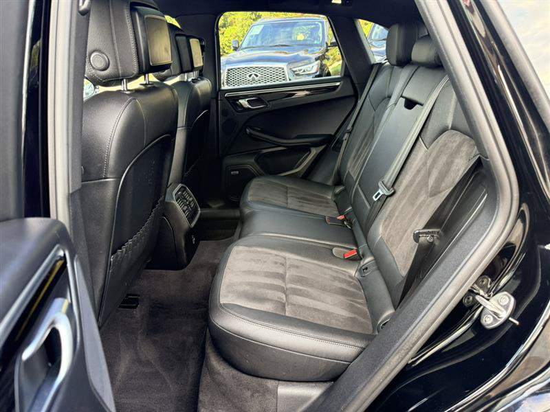 Used 2021 Porsche Macan AWD/4WD image 21