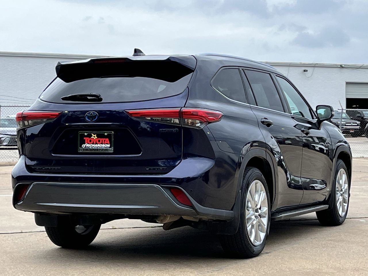 Used 2021 Toyota Highlander Limited image 4