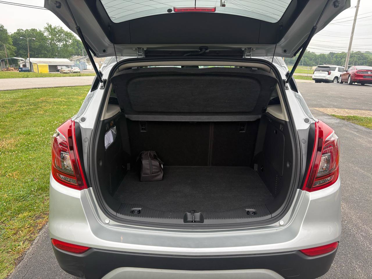 Used 2022 Buick Encore Preferred w/ Safety Package FWD image 4