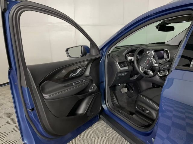 Used 2024 GMC Terrain SLT image 24