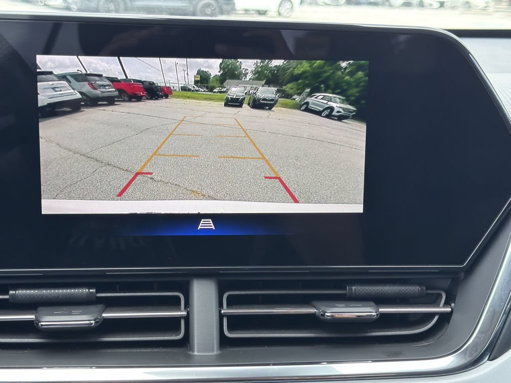 Used 2024 Chevrolet Trax LT w/ LT Convenience Package FWD image 5