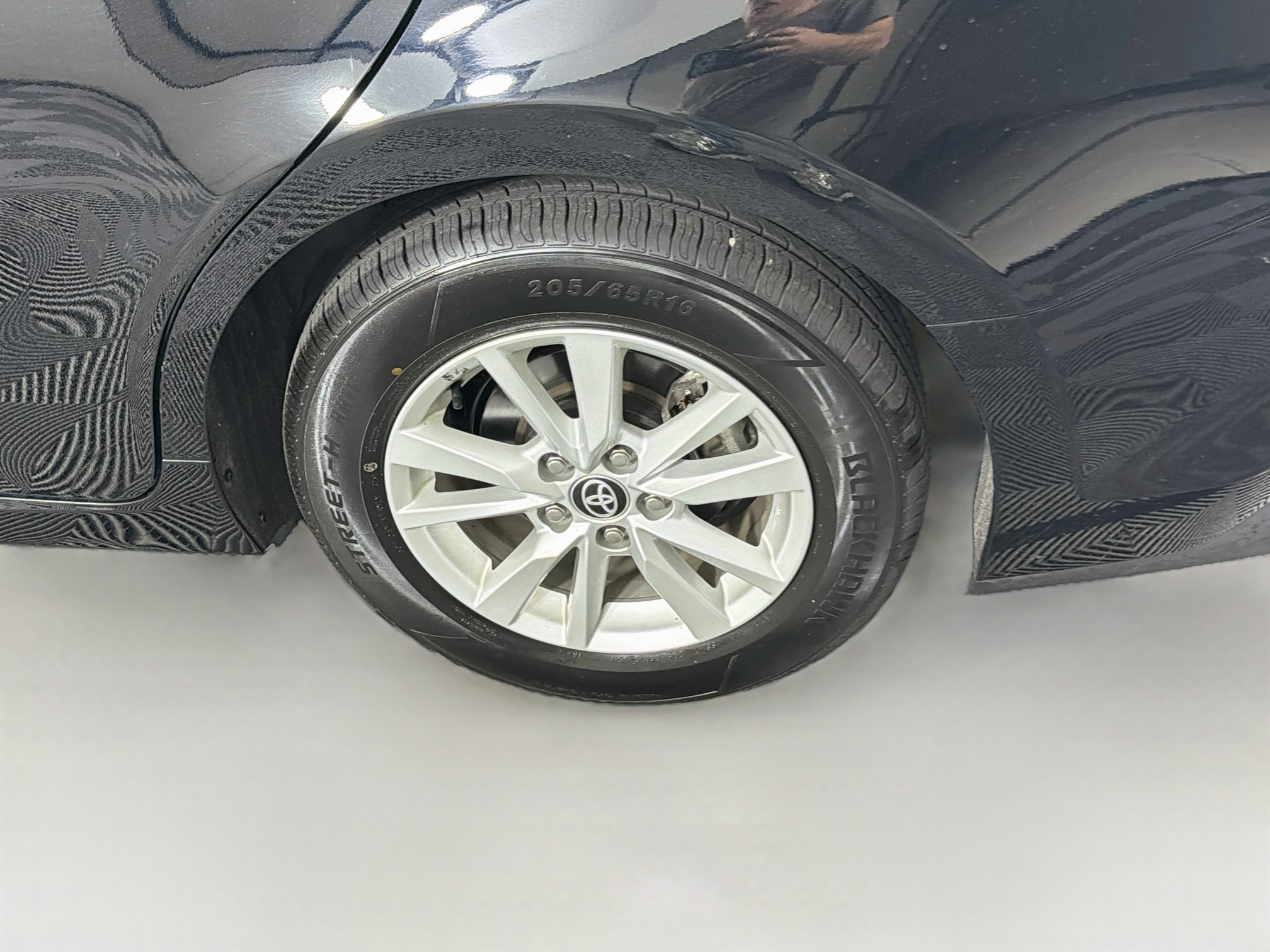 Used 2025 Toyota Camry LE FWD image 11