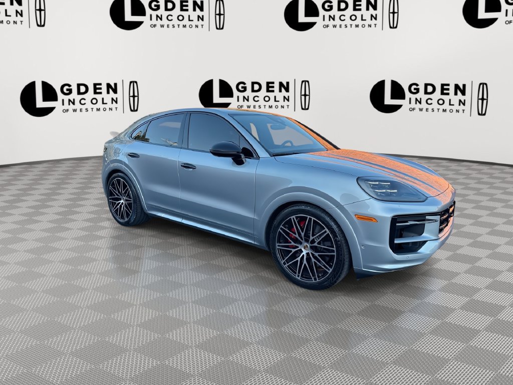 Used 2025 Porsche Cayenne GTS AWD/4WD image 2