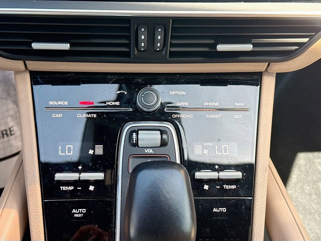 Used 2023 Porsche Cayenne image 17