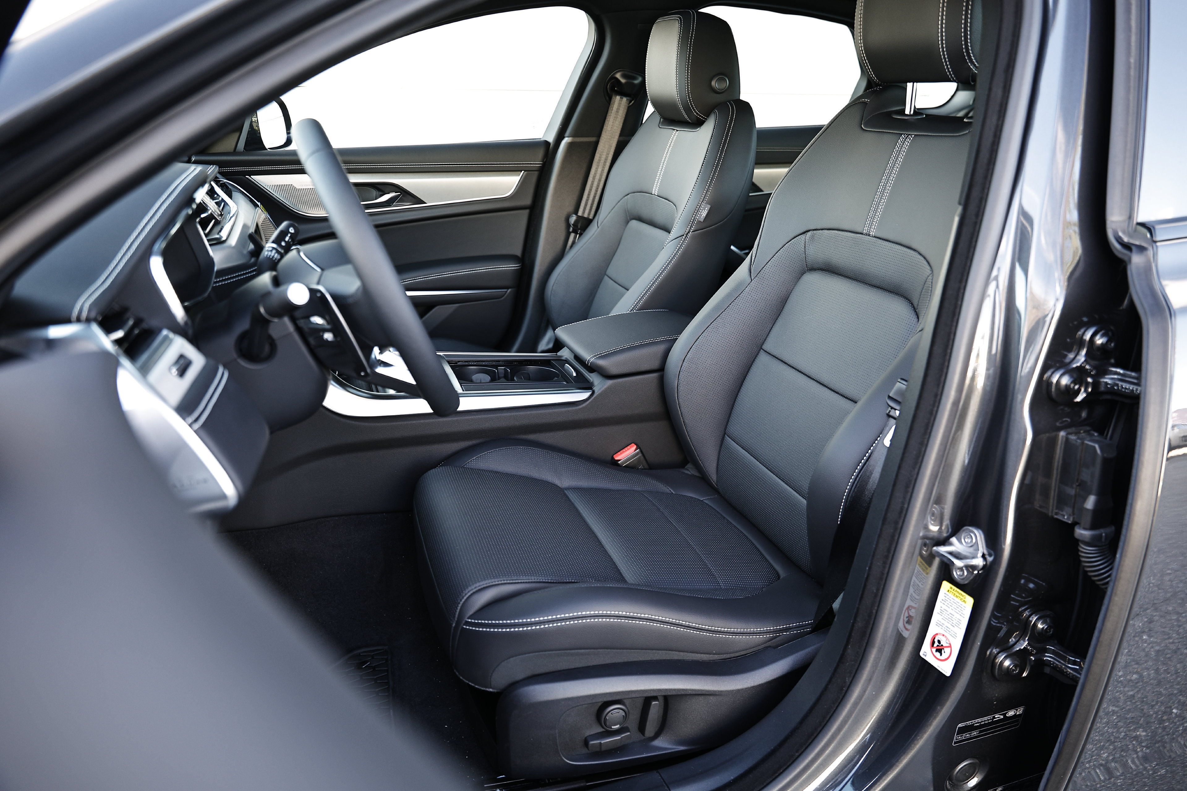 New 2024 Jaguar XF R-Dynamic SE AWD/4WD image 26