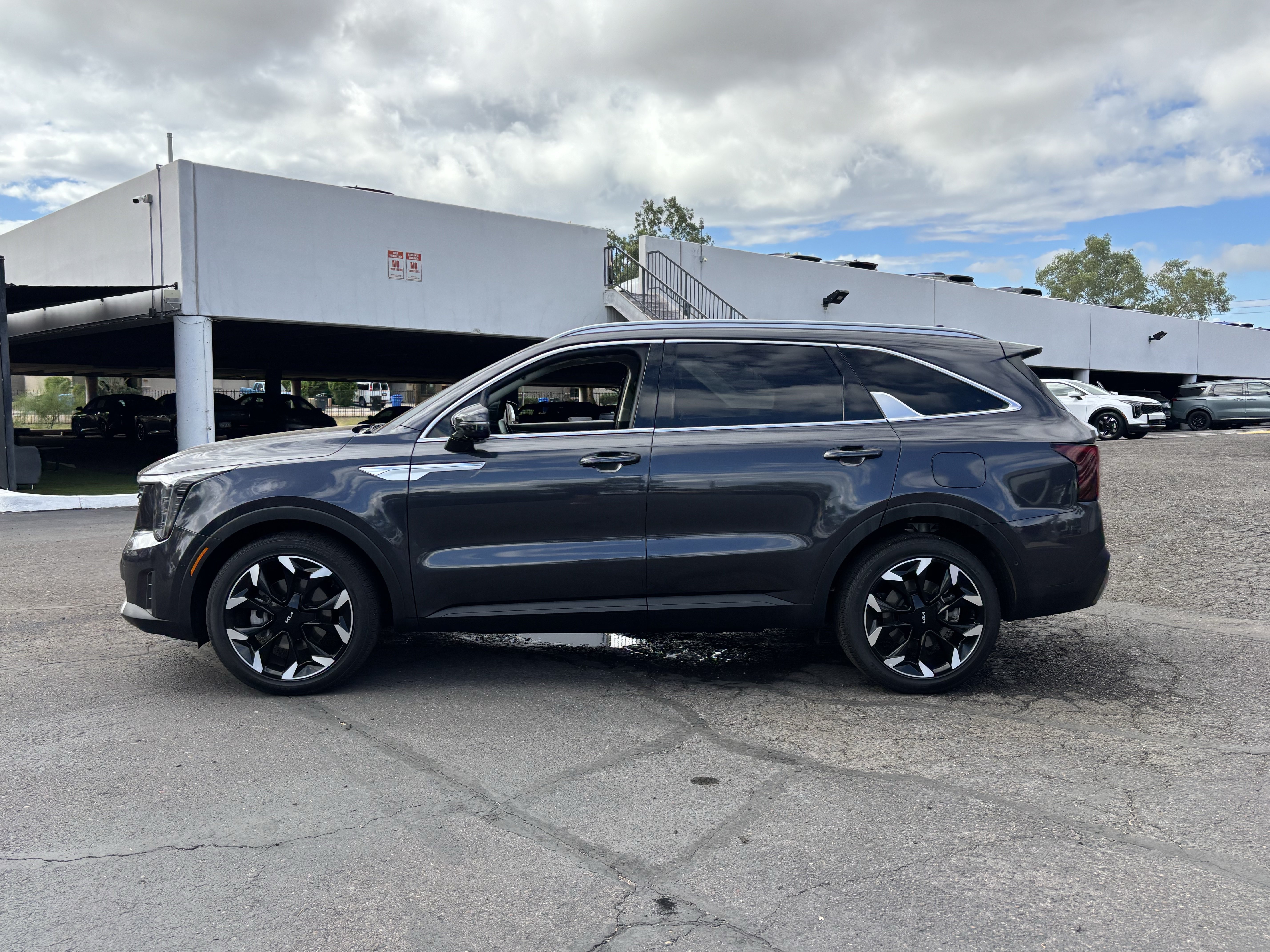 Used 2025 Kia Sorento SX FWD image 5