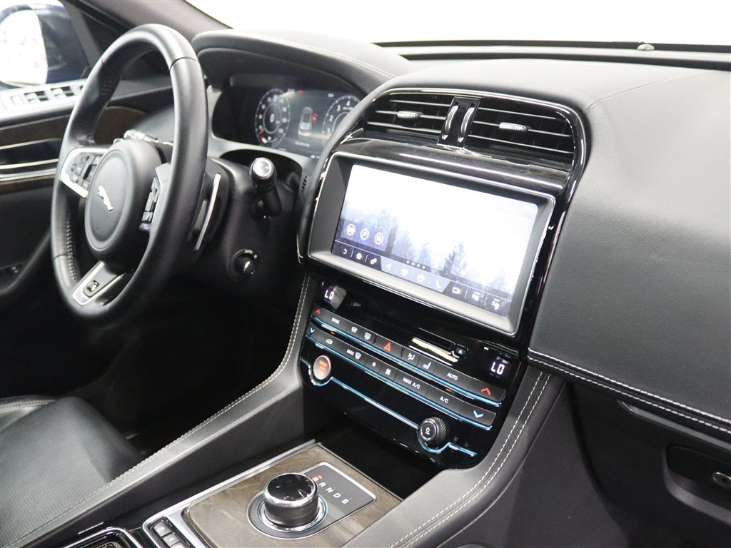 Used 2019 Jaguar F-PACE S AWD/4WD image 30