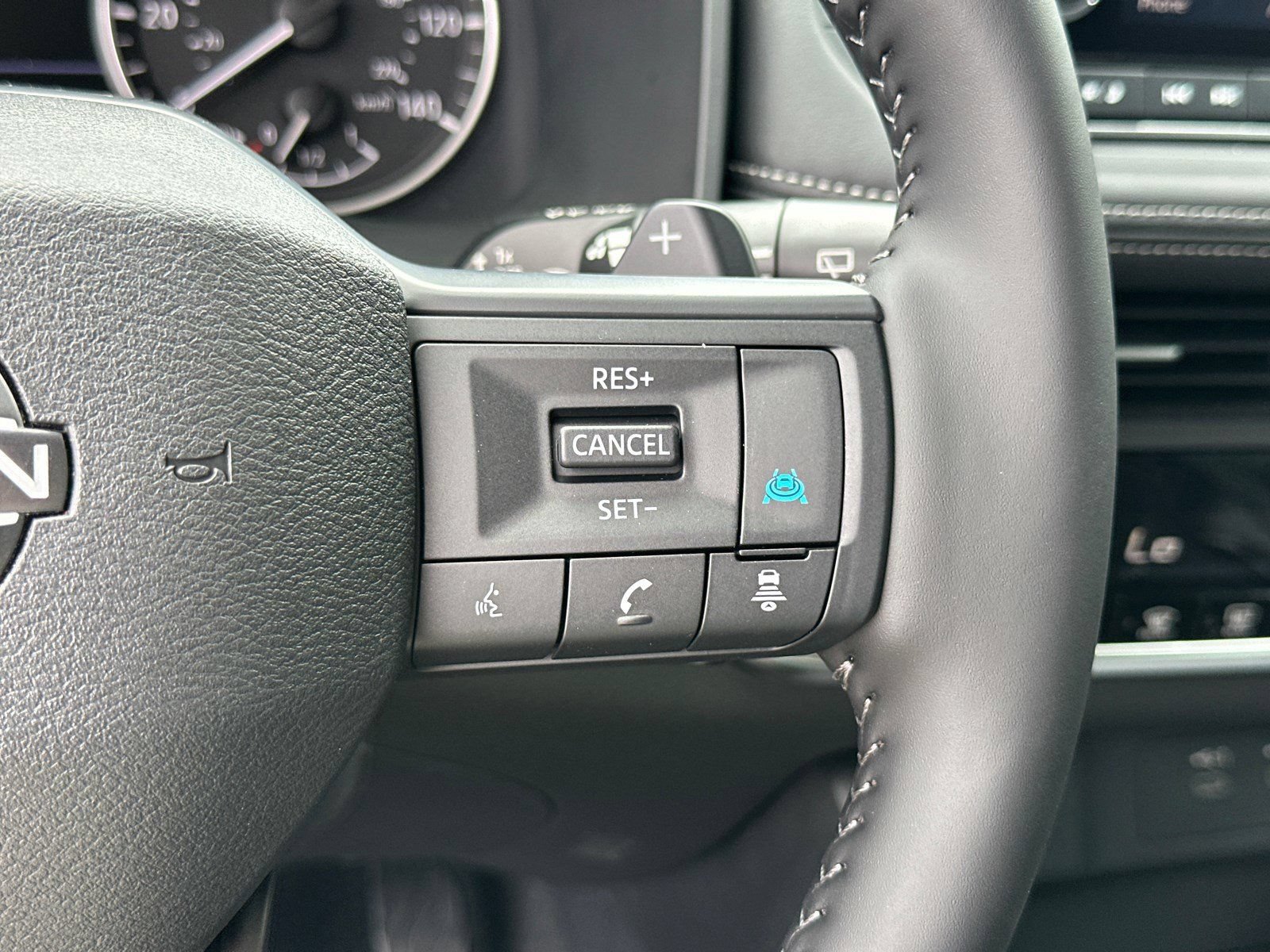 Used 2025 Nissan Rogue SV FWD image 28