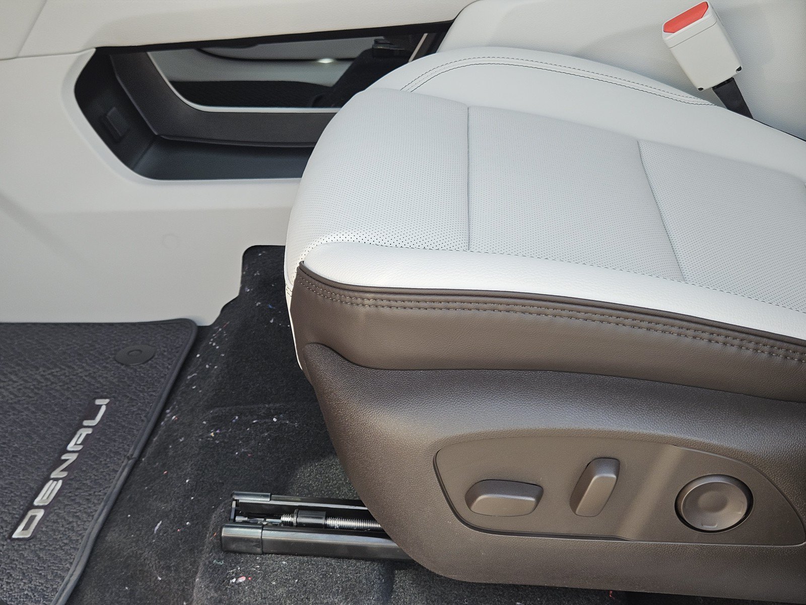 New 2027 GMC Acadia Denali FWD image 17