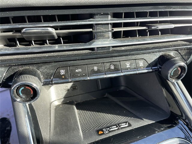 Used 2025 Chevrolet Traverse LT image 19