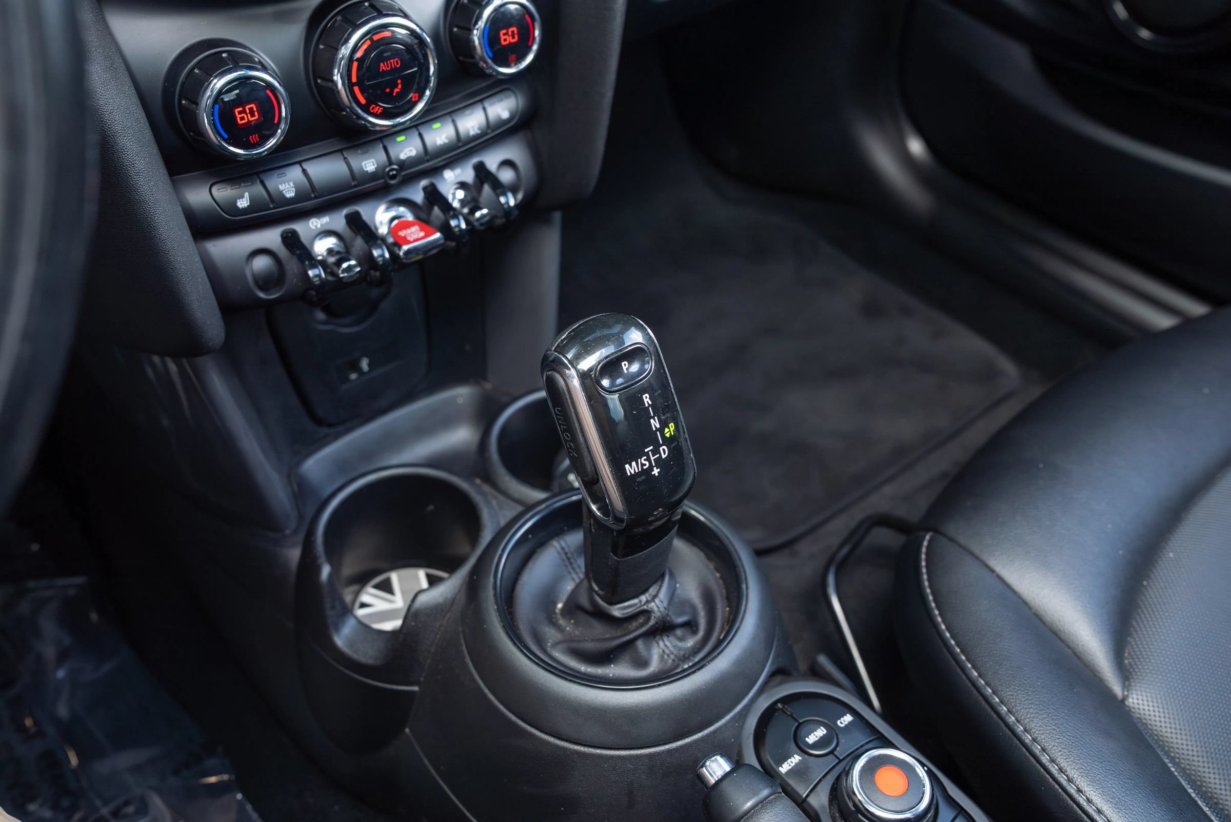 Used 2020 MINI Cooper 2-Door Hardtop FWD image 14